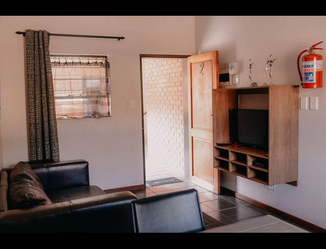 750M² BED & BREAKFAST FOR SALE IN RUSTENBURG CENTRAL